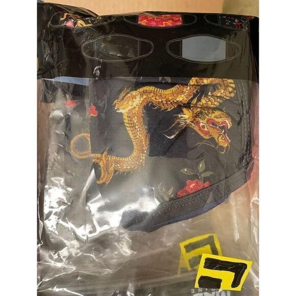 Dark dreams face covering 5pk facemasks - Picture 2 of 3